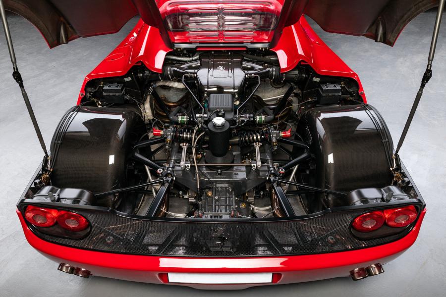 Моторный отсек Ferrari F50 (180 of 349) 1996 года  (фото 6 из 20)